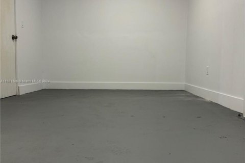 Propiedad comercial en alquiler en Hialeah, Florida № 1159621 - foto 1