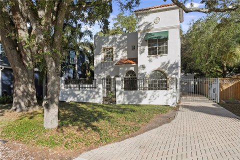 Villa ou maison à vendre à Tampa, Floride: 4 chambres, 197.7 m2 № 2404706 - photo 2
