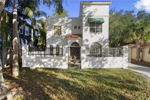 Villa ou maison à Tampa, Floride 4 chambres, 197.7 m2 № 2404706