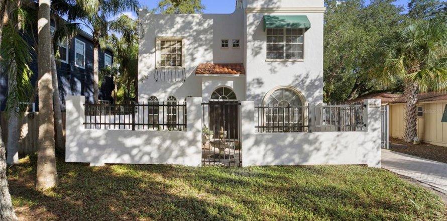 Villa ou maison à Tampa, Floride 4 chambres, 197.7 m2 № 2404706