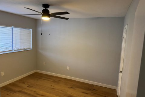 Condominio en alquiler en Miramar, Florida, 2 dormitorios, 75.25 m2 № 2060929 - foto 5