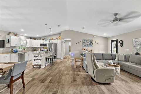House in Port Charlotte, Florida 3 bedrooms, 152.36 sq.m. № 2206499 - photo 7
