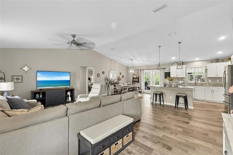 House in Port Charlotte, Florida 3 bedrooms, 152.36 sq.m. № 2206499 - photo 6