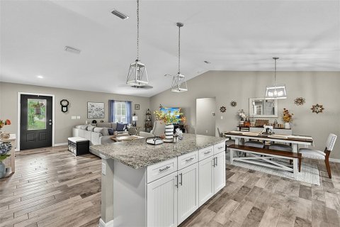 House in Port Charlotte, Florida 3 bedrooms, 152.36 sq.m. № 2206499 - photo 12