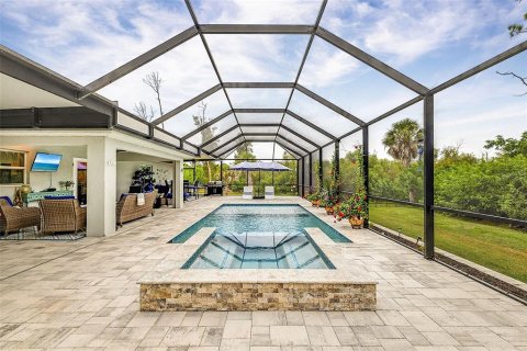 House in Port Charlotte, Florida 3 bedrooms, 152.36 sq.m. № 2206499 - photo 30