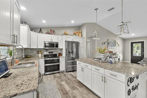 House in Port Charlotte, Florida 3 bedrooms, 152.36 sq.m. № 2206499 - photo 11