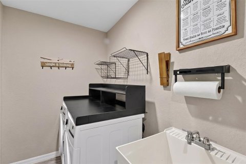 House in Port Charlotte, Florida 3 bedrooms, 152.36 sq.m. № 2206499 - photo 29
