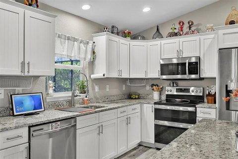 House in Port Charlotte, Florida 3 bedrooms, 152.36 sq.m. № 2206499 - photo 10