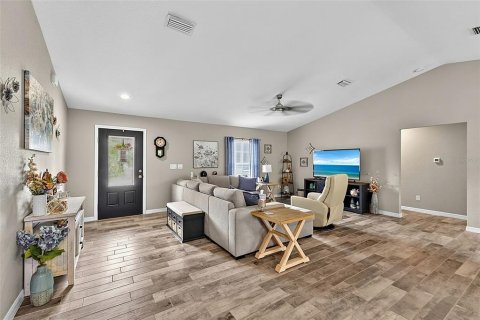 House in Port Charlotte, Florida 3 bedrooms, 152.36 sq.m. № 2206499 - photo 5