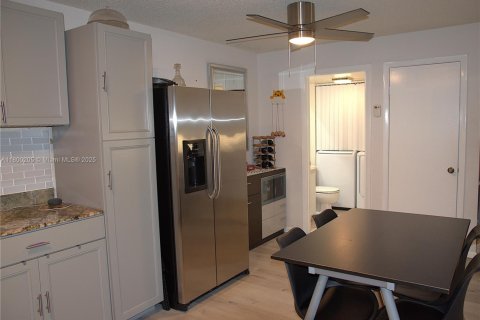 Touwnhouse à vendre à Lake Worth, Floride: 2 chambres № 1977248 - photo 5