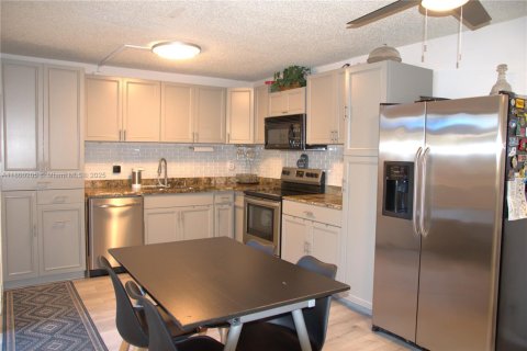 Touwnhouse à vendre à Lake Worth, Floride: 2 chambres № 1977248 - photo 4