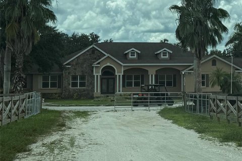 House in Myakka City, Florida 4 bedrooms, 398.09 sq.m. № 1878256 - photo 1