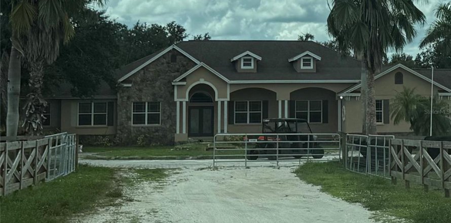 House in Myakka City, Florida 4 bedrooms, 398.09 sq.m. № 1878256