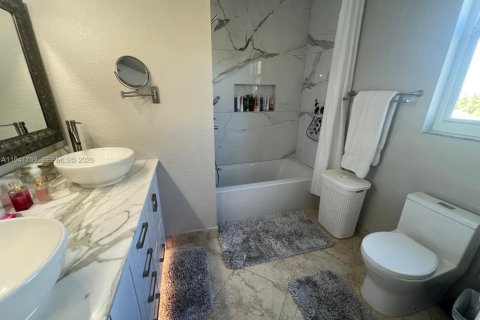 Condo in Dania Beach, Florida, 3 bedrooms  № 2059743 - photo 18