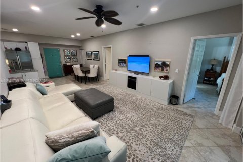 Condo in Dania Beach, Florida, 3 bedrooms  № 2059743 - photo 3