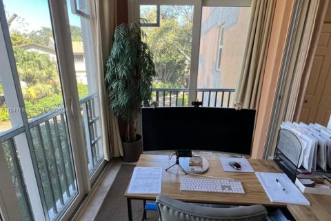 Condo in Dania Beach, Florida, 3 bedrooms  № 2059743 - photo 27