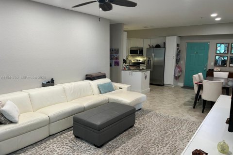 Condo in Dania Beach, Florida, 3 bedrooms  № 2059743 - photo 10