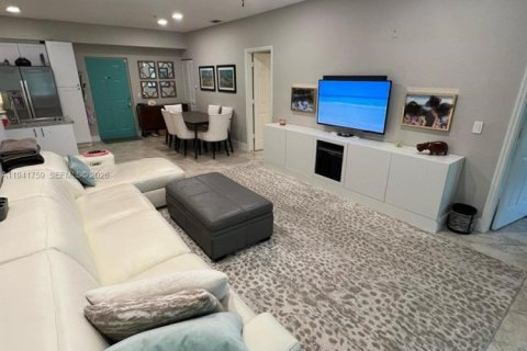 Condo in Dania Beach, Florida, 3 bedrooms  № 2059743 - photo 11