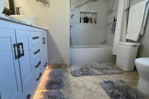 Condo in Dania Beach, Florida, 3 bedrooms  № 2059743 - photo 17