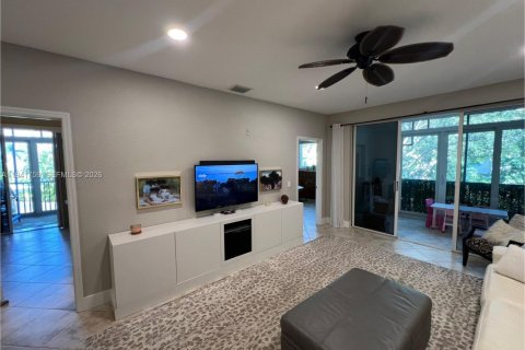 Condo in Dania Beach, Florida, 3 bedrooms  № 2059743 - photo 13