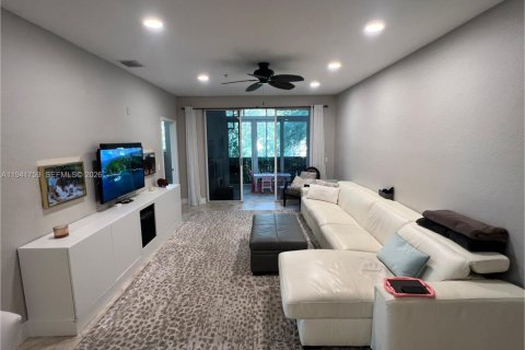 Condo in Dania Beach, Florida, 3 bedrooms  № 2059743 - photo 2