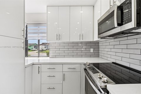 Купить виллу или дом в Майами, Флорида 5 спален, 162.67м2, № 2031665 - фото 15