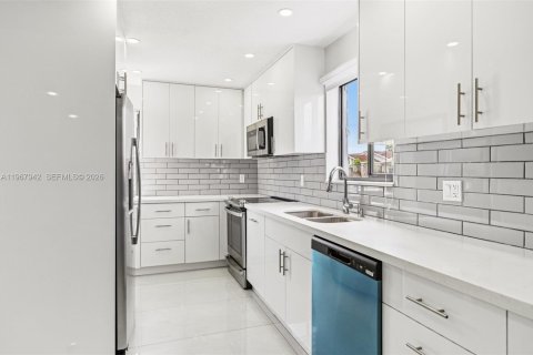 Купить виллу или дом в Майами, Флорида 5 спален, 162.67м2, № 2031665 - фото 14