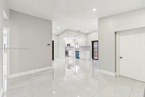 Купить виллу или дом в Майами, Флорида 5 спален, 162.67м2, № 2031665 - фото 11