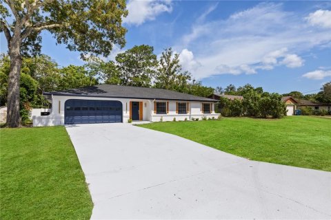 House in Spring Hill, Florida 3 bedrooms, 159.88 sq.m. № 2316705