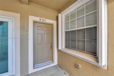 Copropriété à louer à Miramar, Floride: 3 chambres, 181.53 m2 № 1996652 - photo 4