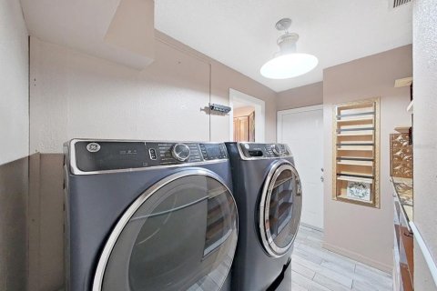 Villa ou maison à vendre à Oldsmar, Floride: 4 chambres, 198.63 m2 № 2093270 - photo 28