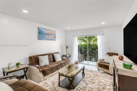 Condominio en venta en Miami Beach, Florida, 2 dormitorios, 92.44 m2 № 1712581 - foto 3