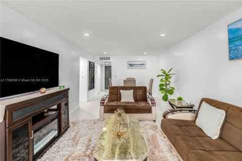 Condominio en venta en Miami Beach, Florida, 2 dormitorios, 92.44 m2 № 1712581 - foto 6