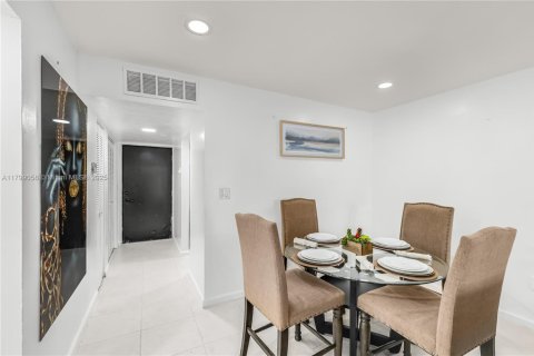 Condominio en venta en Miami Beach, Florida, 2 dormitorios, 92.44 m2 № 1712581 - foto 8