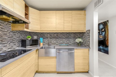 Condominio en venta en Miami Beach, Florida, 2 dormitorios, 92.44 m2 № 1712581 - foto 10