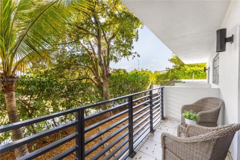 Condominio en venta en Miami Beach, Florida, 2 dormitorios, 92.44 m2 № 1712581 - foto 2