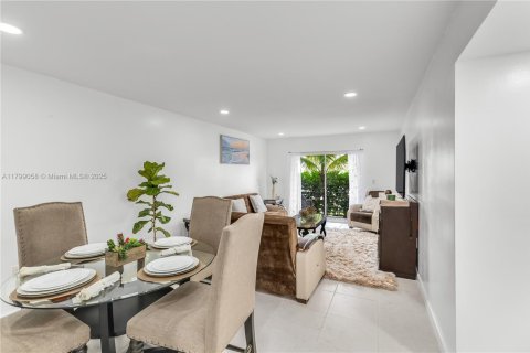 Condominio en venta en Miami Beach, Florida, 2 dormitorios, 92.44 m2 № 1712581 - foto 1