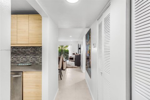 Condominio en venta en Miami Beach, Florida, 2 dormitorios, 92.44 m2 № 1712581 - foto 27