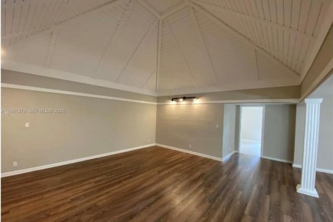 House in Tamarac, Florida 3 bedrooms, 231.33 sq.m. № 1999565 - photo 5