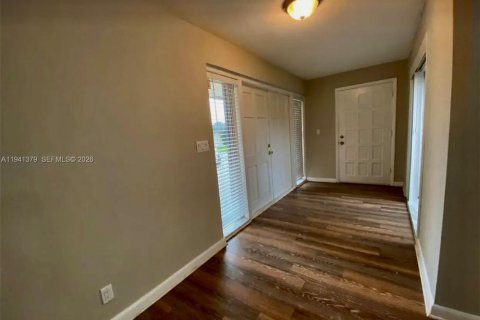 House in Tamarac, Florida 3 bedrooms, 231.33 sq.m. № 1999565 - photo 4