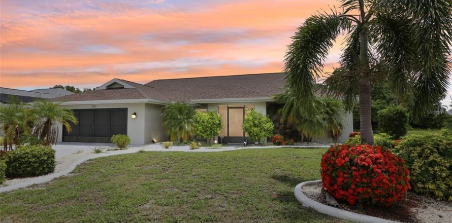 House in Sun City Center, Florida 3 bedrooms, 242.1 sq.m. № 1839041