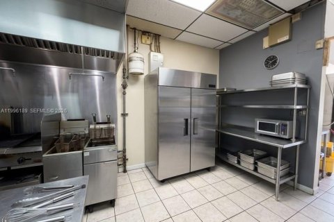 Propiedad comercial en venta en Tamarac, Florida № 2090491 - foto 16