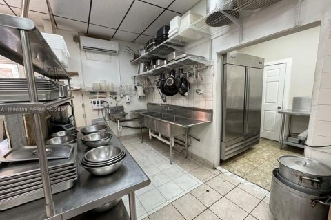 Propiedad comercial en venta en Tamarac, Florida № 2090491 - foto 18