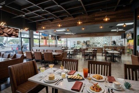 Propiedad comercial en Tamarac, Florida № 2090491