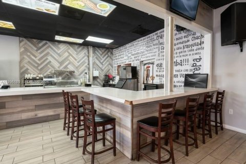 Propiedad comercial en venta en Tamarac, Florida № 2090491 - foto 9