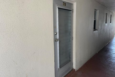 Copropriété à vendre à Palm Springs, Floride: 2 chambres, 85.47 m2 № 2077513 - photo 10