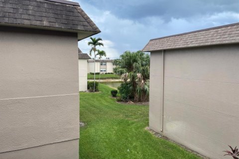 Copropriété à vendre à Palm Springs, Floride: 2 chambres, 85.47 m2 № 2077513 - photo 11