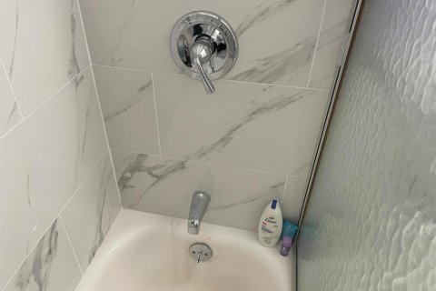 Copropriété à vendre à Palm Springs, Floride: 2 chambres, 85.47 m2 № 2077513 - photo 22