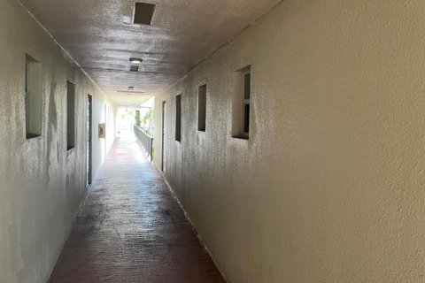 Copropriété à vendre à Palm Springs, Floride: 2 chambres, 85.47 m2 № 2077513 - photo 25