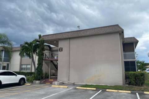 Copropriété à vendre à Palm Springs, Floride: 2 chambres, 85.47 m2 № 2077513 - photo 9